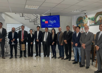 Empresa chinesa líder em energia renovável visita a Casa do Cooperativismo