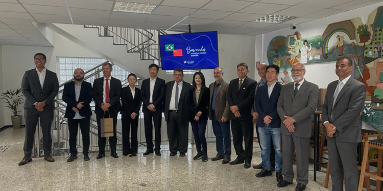 Empresa chinesa líder em energia renovável visita a Casa do Cooperativismo