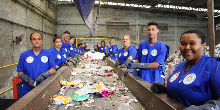 Governo de Goiás planeja instalar 50 novas cooperativas de reciclagem até o final de 2023