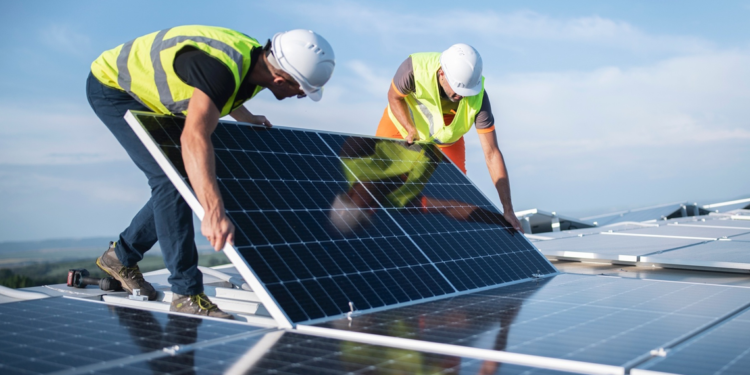 Cooperativa doa sistemas de energia solar para entidades assistenciais