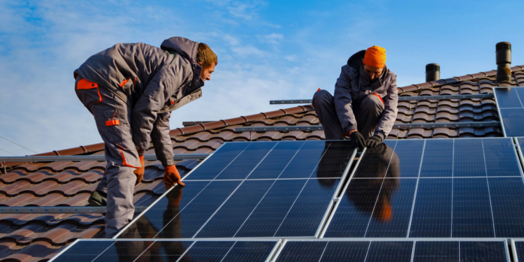 Energia solar está mais acessível e procura deve aumentar em Goiânia