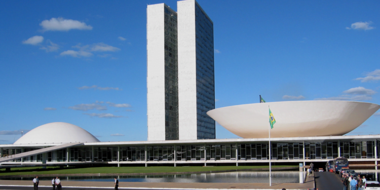 aproveitando, na quinta também temos uma gravaçao do Papo Coop, mas com essas calls que tiveram que ser remarcadas para quinta, queria saber se talvez algum de vocês está livre para o episódio! Assim conseguimos alinhar tudo do evento, estamos conversando com os palestrantes e mediadores sobre temas!"