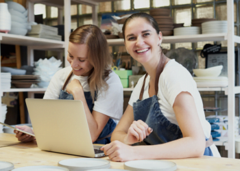 Cooperativa movimenta R$ 2,1 bilhões para fomentar o empreendedorismo feminino no Brasil