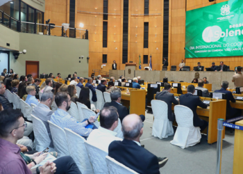 Solenidade na Assembleia Legislativa do Espírito Santo homenageia 30 personalidades do cooperativismo