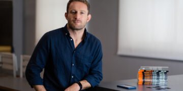 Empregos à prova de futuro: a reinvenção necessária das carreiras na era da IA 8 Por Andrea Iorio, palestrante, escritor best-seller e especialista em Transformação Digital e Inovação