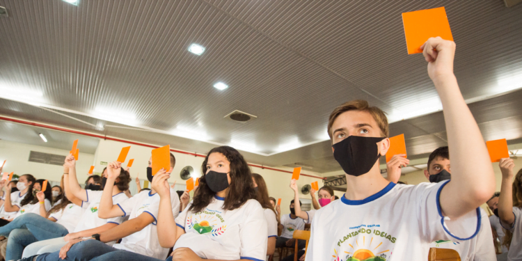 Novas cooperativas escolares são fundadas em Maringá