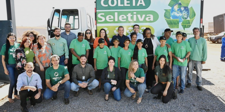 Cooperativa de reciclagem é solução para coleta seletiva de lixo de município goiano