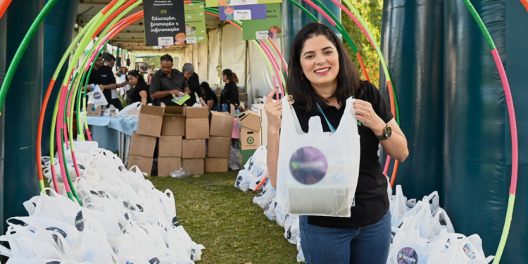 Voluntários de cooperativa doam mais de 1800 horas em programa de benefício social