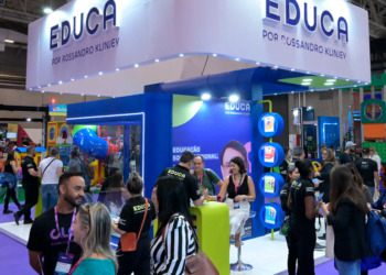 Coops educacionais marcam presença no maior congresso de educação da Latam