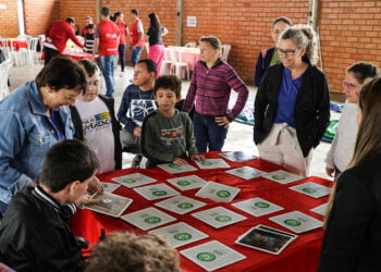 Ação Cooperada proporciona um momento lúdico, de diversão e integração para crianças e educandos. (Foto: Caroline Lorenzetti/MB Comunicação)