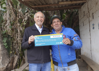 Cooperados recebem premiação por exportação de café sustentável