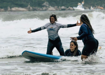 Cooperativa impulsiona inclusão social e crescimento do surfe adaptado em Florianópolis