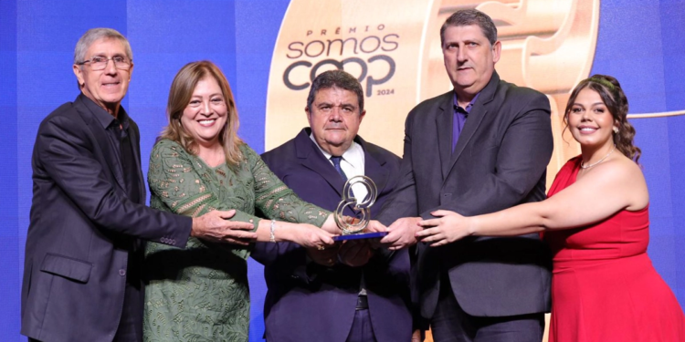 Sicoob Primavera é premiado com o troféu ouro no Prêmio SomosCoop Melhores do Ano 2024 