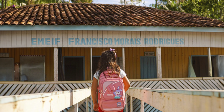 Cooperativa mirim do Marajó transforma realidade de crianças ribeirinhas