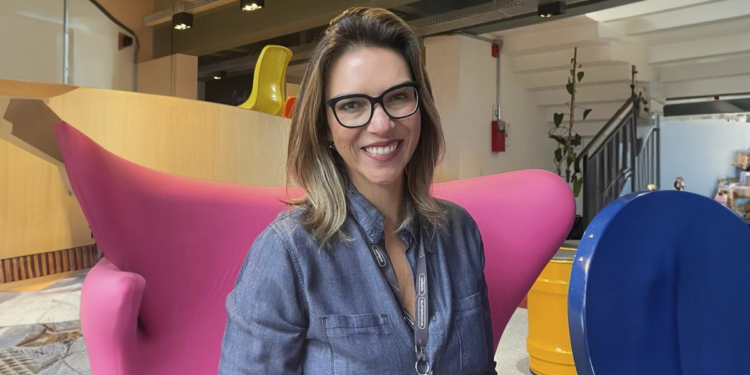 Claudia Andrade é Especialista em Design Conversacional da Nexcore by Selbetti