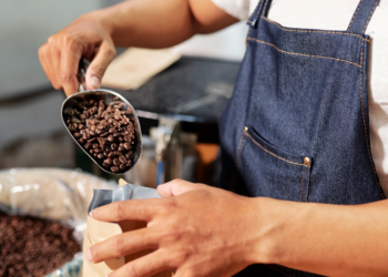 Cooperativa cafeeira inaugura hub na Inglaterra e impulsiona negócios fora do país