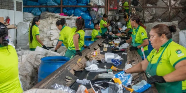 Cooperativa de reciclagem auxilia na autonomia financeira de cooperadas alagoanas