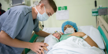 Unidade hospitalar de cooperativa de saúde oferece serviço de registro de nascimento na maternidade