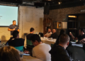 Ubots debate automação de atendimento para cooperativas em workshop