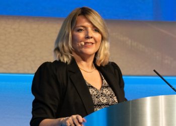 "Sou motivada pela oportunidade de causar um impacto positivo e duradouro nos colaboradores" - Liz Green é CEO da Federação Internacional de Seguros Cooperativos e Mútuos (ICMIF)
