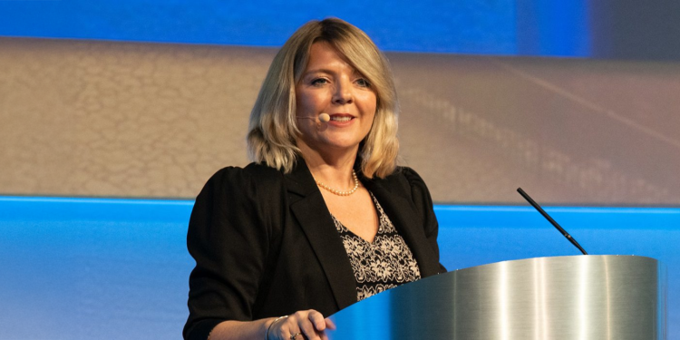 "Sou motivada pela oportunidade de causar um impacto positivo e duradouro nos colaboradores" - Liz Green é CEO da Federação Internacional de Seguros Cooperativos e Mútuos (ICMIF)