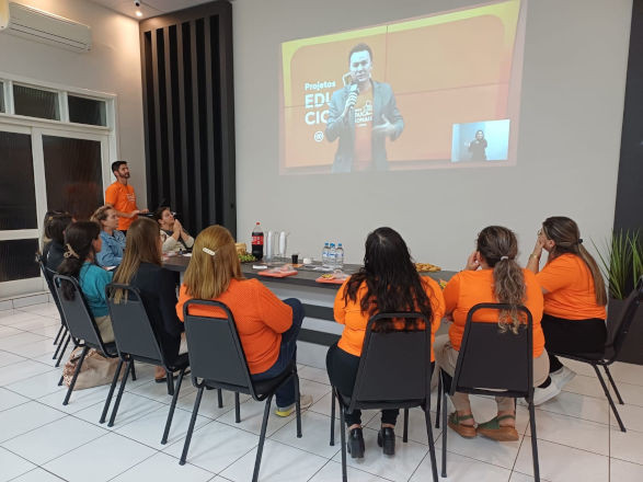 Instituição financeira cooperativa realiza encontro para dar início a Projetos Educacionais 2 cresol 30 04 2025