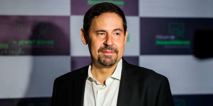 Invista o seu dinheiro aqui - Luís Artur Nogueira é Economista e Palestrante