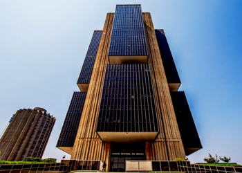 Mercado melhora expectativa sobre economia com PIB a 2,14%