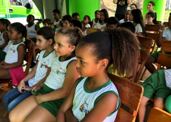 Cooperativa financeira leva educação financeira a mais de meio milhão de pessoas durante SENEF 2025
