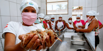 Ministério das Mulheres anuncia destinação de recursos para cooperativa de pescadoras e marisqueiras afetadas pelo acidente da Braskem