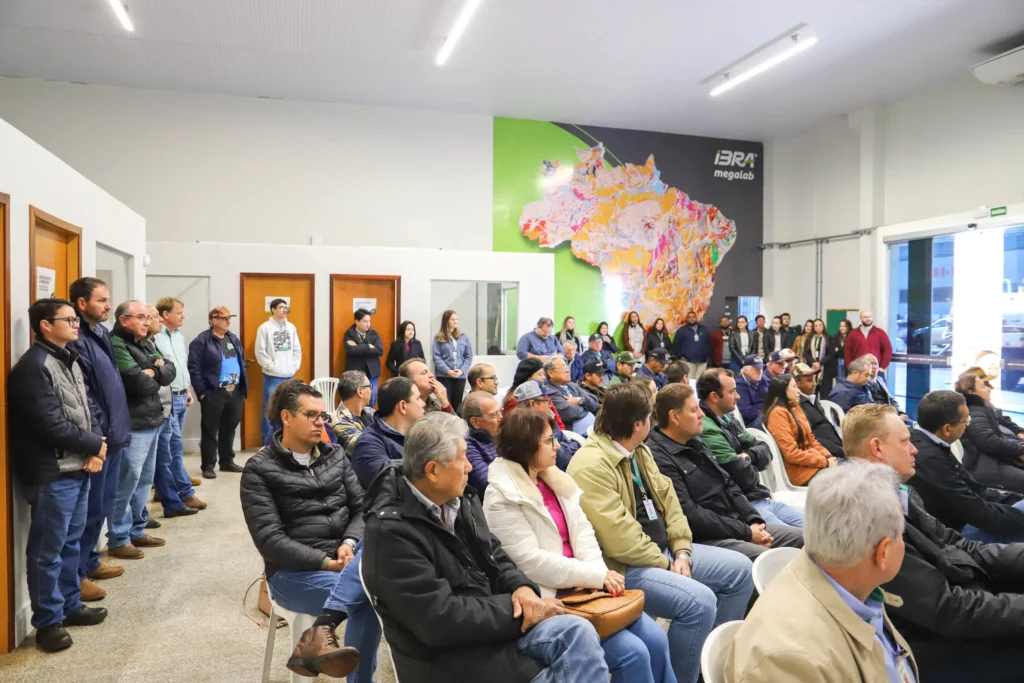 Cooperativa agropecuária e Instituto Brasileiro de Análise inaguram laboratório de Solos em Naviraí (MS) 3 1750939747 Inauguracao Unidade IBRA 25 06 2025 12 copiar