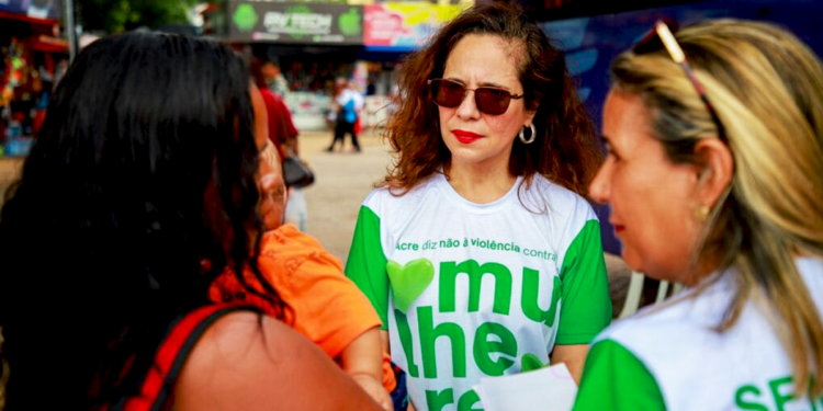 Cooperativa de saúde adere à campanha de enfrentamento à violência contra a mulher