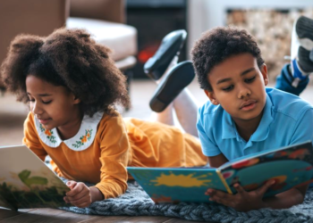 Cooperativa de crédito mineira lança o livreto para celebrar educação e a criatividade de seus colaboradores