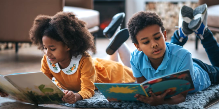 Cooperativa de crédito mineira lança o livreto para celebrar educação e a criatividade de seus colaboradores
