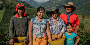 Fairtrade International compartilha avanços e desafios em novo relatório cooperativo