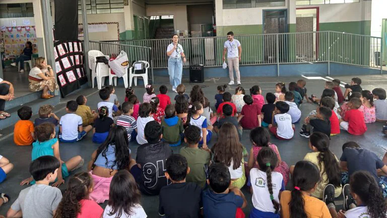 Cooperativa financeira impacta mais de 26 mil crianças e jovens em ação de educação financeira 2 Semana Enef Credseguro 768x576 copiar edited