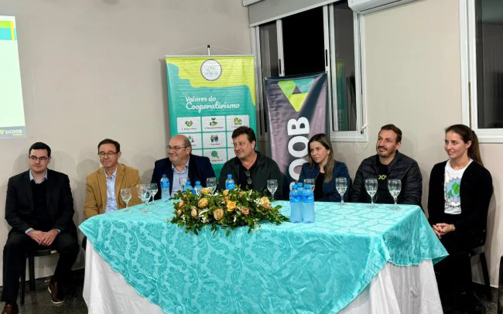 Instituição financeira cooperativa apoia criação de cooperativa mirim com protagonismo estudantil no Paraná 3 1 1