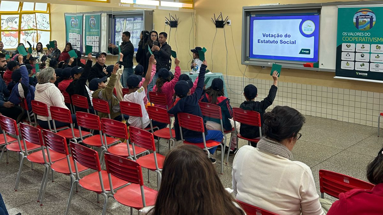 Cooperativa financeira paranaense celebra a abertura da 30ª Cooperativa Mirim no estado 2 1 copiar