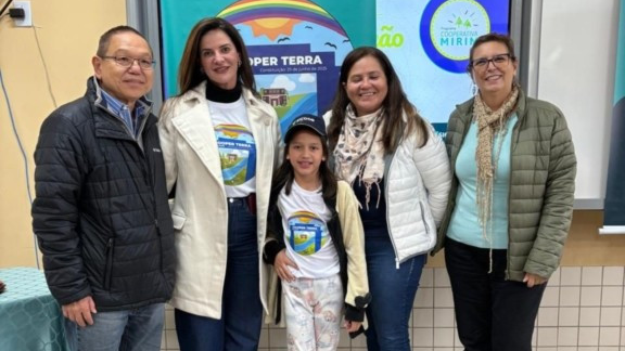 Cooperativa financeira paranaense celebra a abertura da 30ª Cooperativa Mirim no estado 4 2 copiar