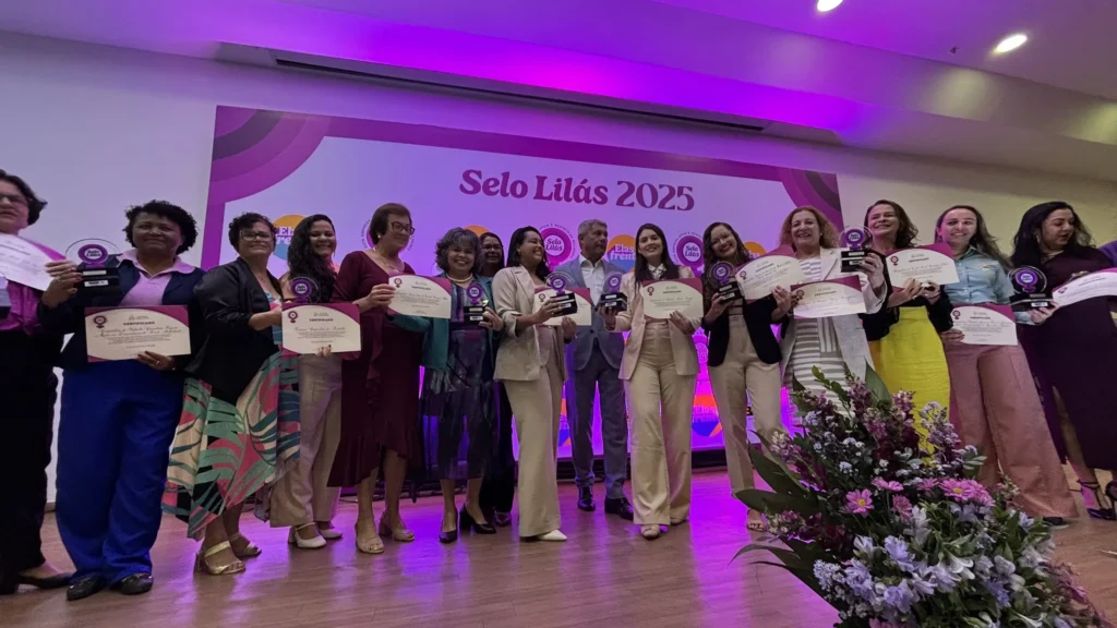 Cooperativas baianas são reconhecidas por êxito nas ações de valorização feminina 3 2025.06.18 Entrega Selo Lilas 3 copiar
