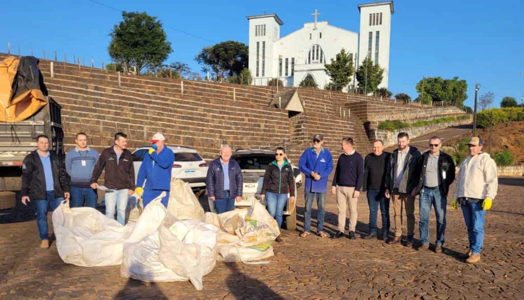 Cooperativas catarinenses ampliam educação no campo através de parcerias estratégicas 2 Coop SC