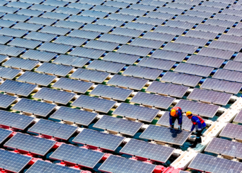 Cooperativa financeira se une a investidor asiático para viabilizar financiamento de energia solar no Brasil