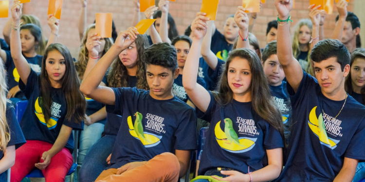 Jovens discutem empreendedorismo cooperativo durante encontro em Nova Petrópolis
