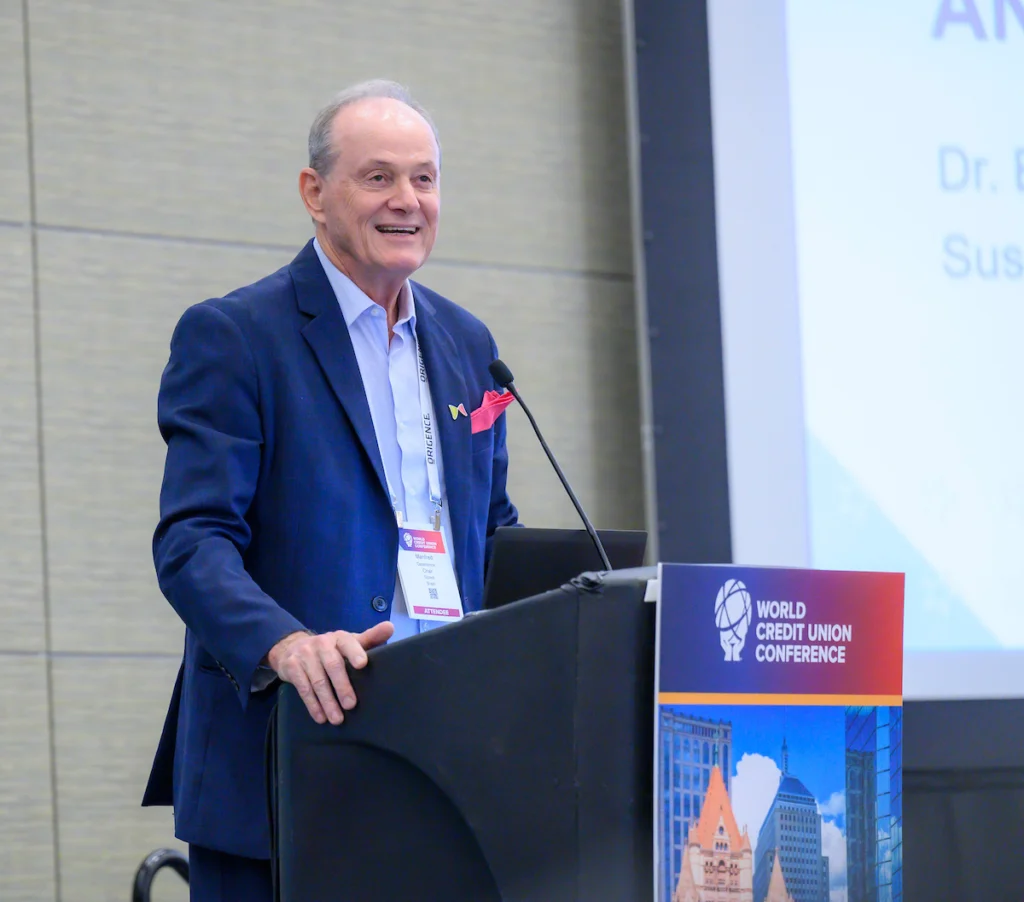 Cooperativa destaca juventude e experiência do associado em conferência mundial 2 Manfred Dasenbrock