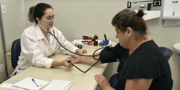 Cooperativa financeira e hospital universitário firmam parceria para valorização médica no Rio Grande do Sul