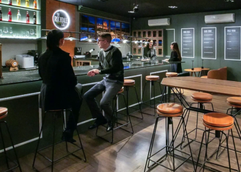Cooperativa financeira transforma agência em Curitiba em lounge social