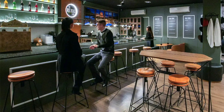 Cooperativa financeira transforma agência em Curitiba em lounge social