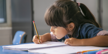Projeto literário de cooperativa financeira tranforma crianças paranaenses em autoras de livros