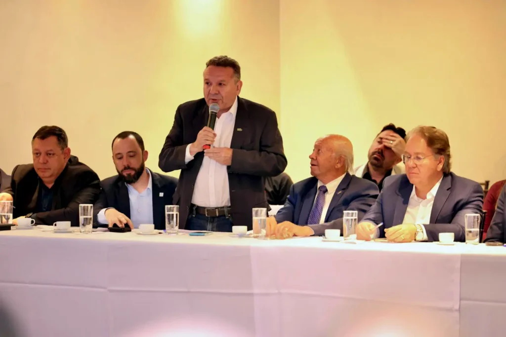 Sistema OCB/GO apresenta força das cooperativas de crédito contra impacto das tarifas dos EUA 2 reuniaogov 1536x1024 copiar