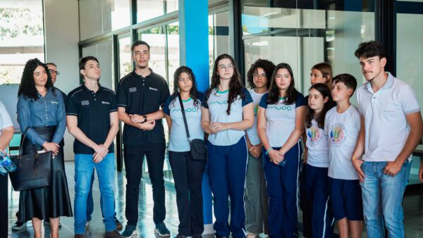 Projetos socioambientais de cooperativa rondoniense são destaque em visita da imersão Pré-COP 30 a Vilhena 4 Conversa ocm membros das cooperativas mirins 600x338 copiar